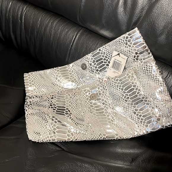 NWT Silver clutch bag soft Vegan shiny snake skin look snap closure 13”x6” NEW - Picture 6 of 7
